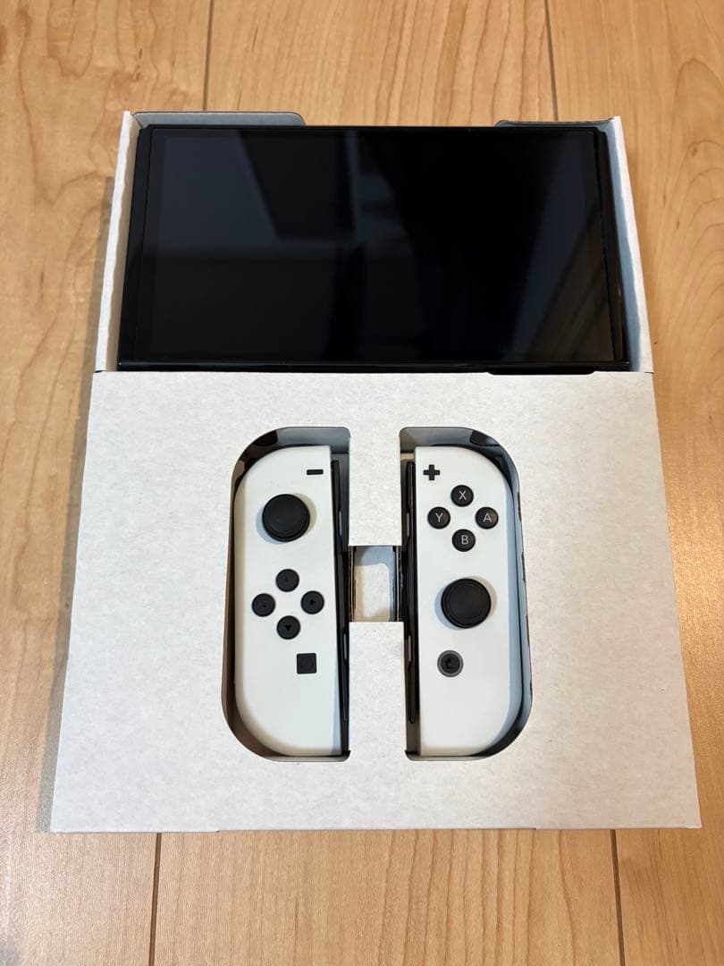 Nintendo Switch 有機ELモデル 美品　ケース・フィルム付き