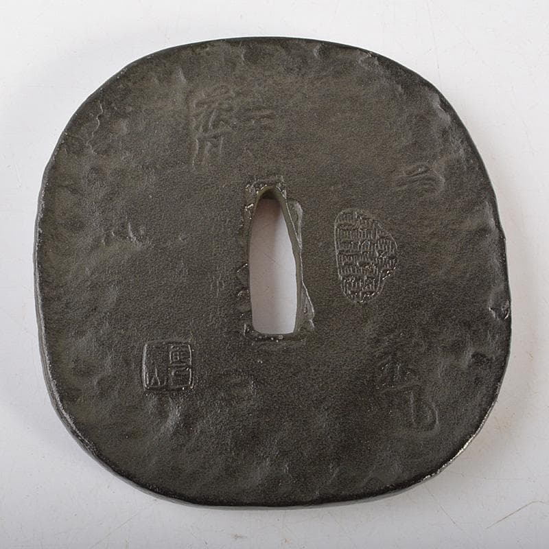 武具　刀装具　古鉄　達磨図　鍔　在銘　N　6404