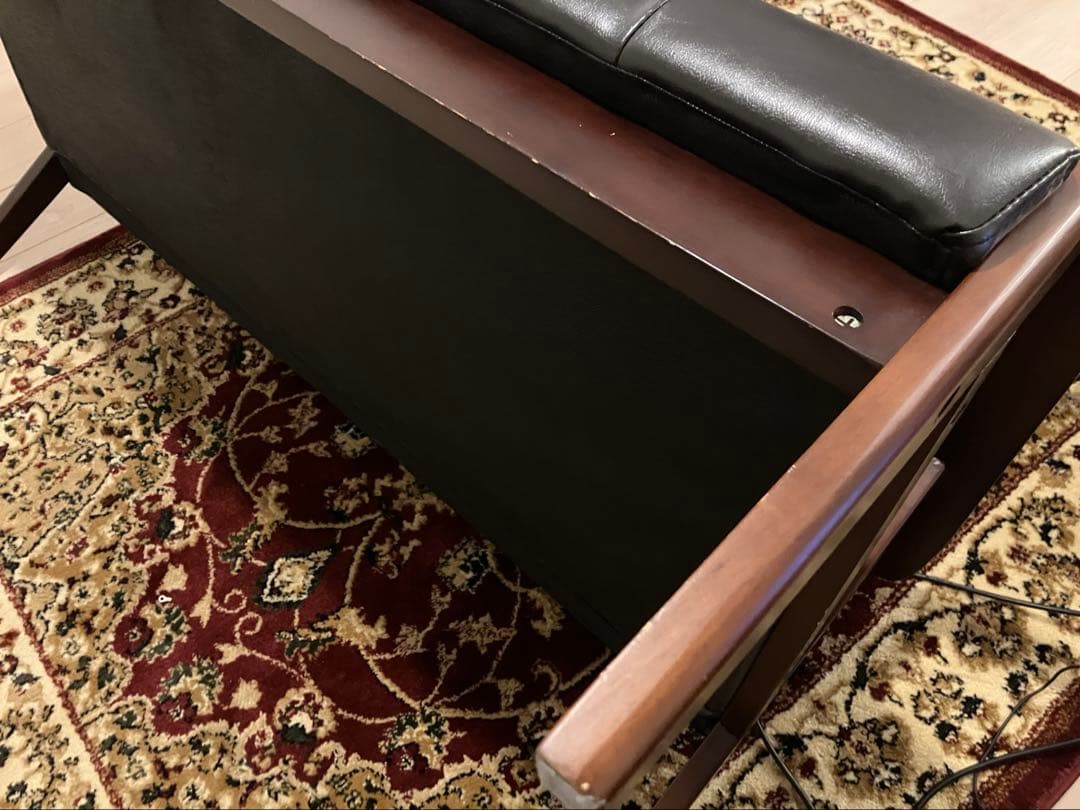 2人掛け　ソファ　黒　レザー調　ウッド。