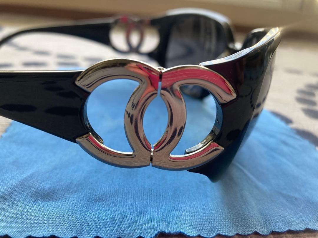 CHANELサングラス　希少シルバー色