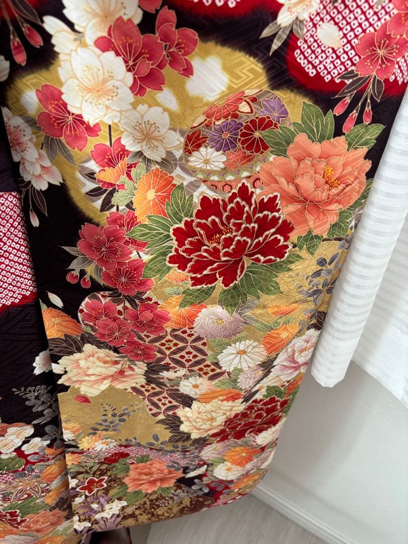 未使用品　タグ付き　正絹振袖フルセット　豪華金彩　駒刺繍　王道古典柄　成人式に！