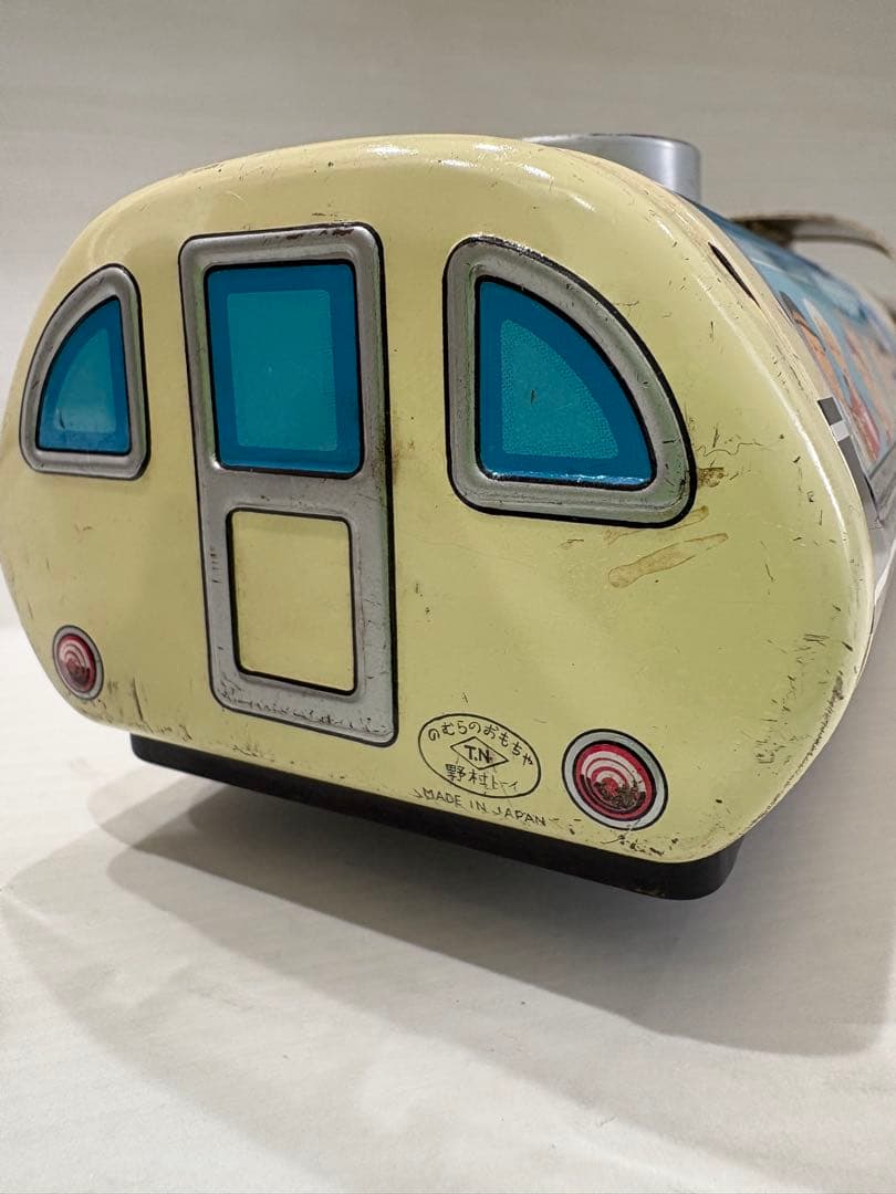 レトロな28000リニアモーターカー 日本製 クリーム色