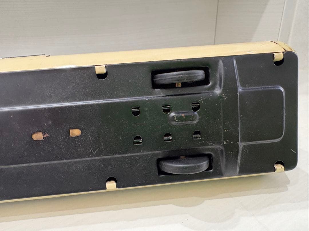 レトロな28000リニアモーターカー 日本製 クリーム色