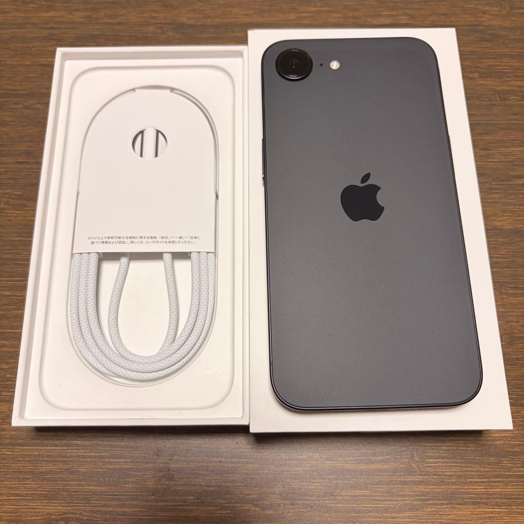 iPhone16e 128GB ブラック SIMフリー 美品　本体　新古品