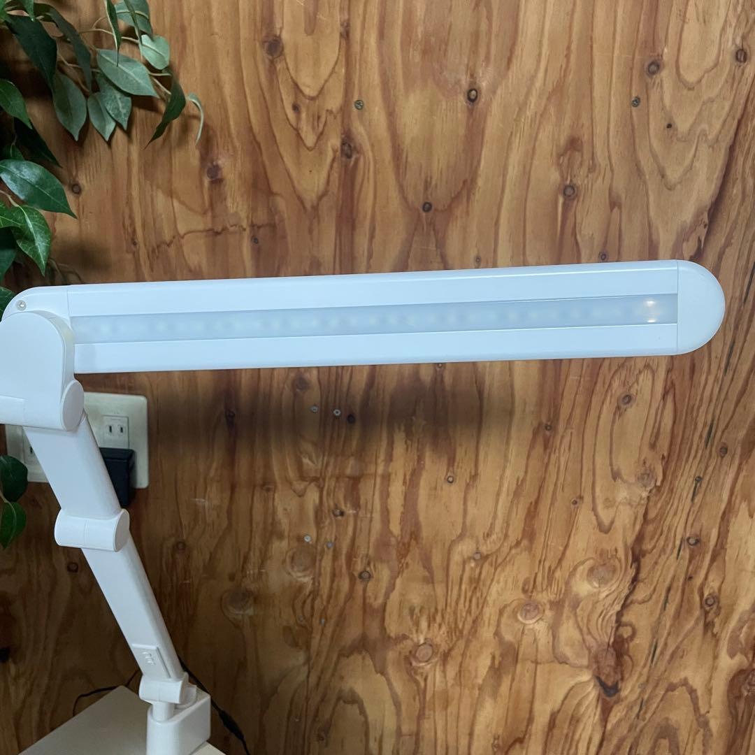 都内23区送料無料✨ニトリ✨デスク4点セット　デスク・デスクワゴン・イス・照明