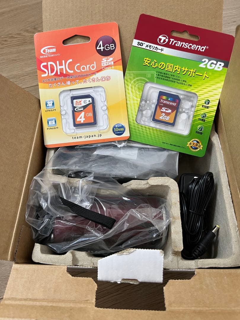 未使用 JVC GZ-HM180 HDビデオカメラ レッド