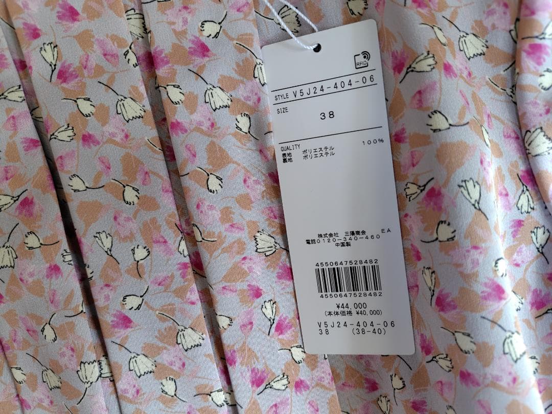 新品　 AMACAアマカ　優しいピンクの花柄ワンピース　38　ドレス44000円