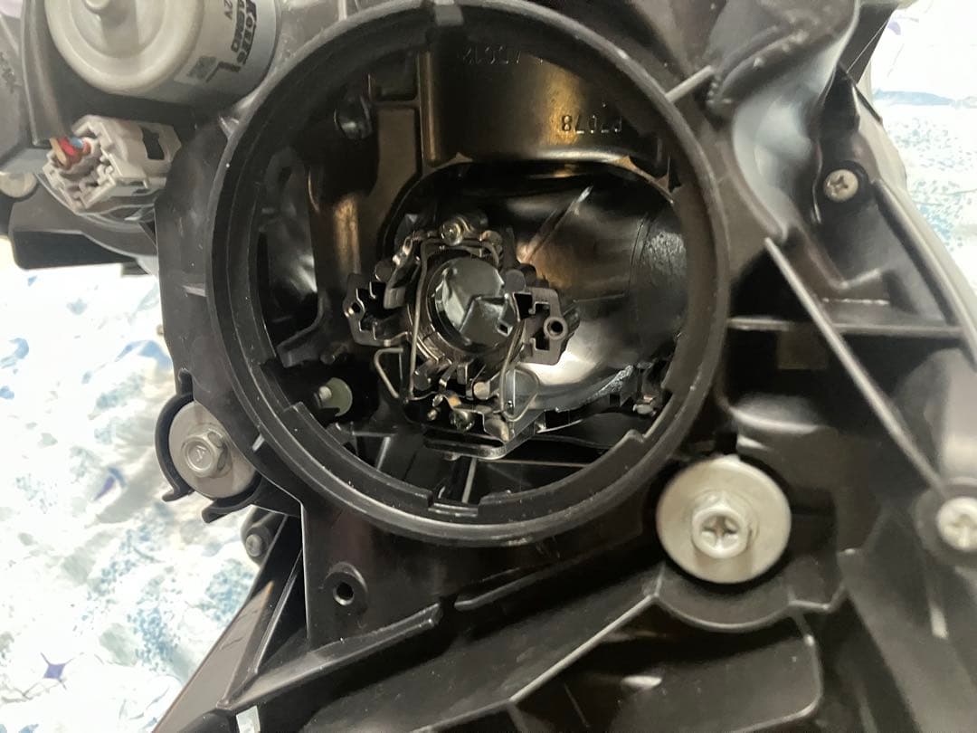 200系クラウン　左ヘッドライト