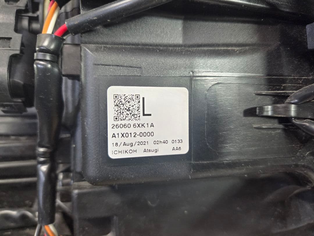 日産 E13ノート左側ヘッドランプ 部番26075-6XK4A