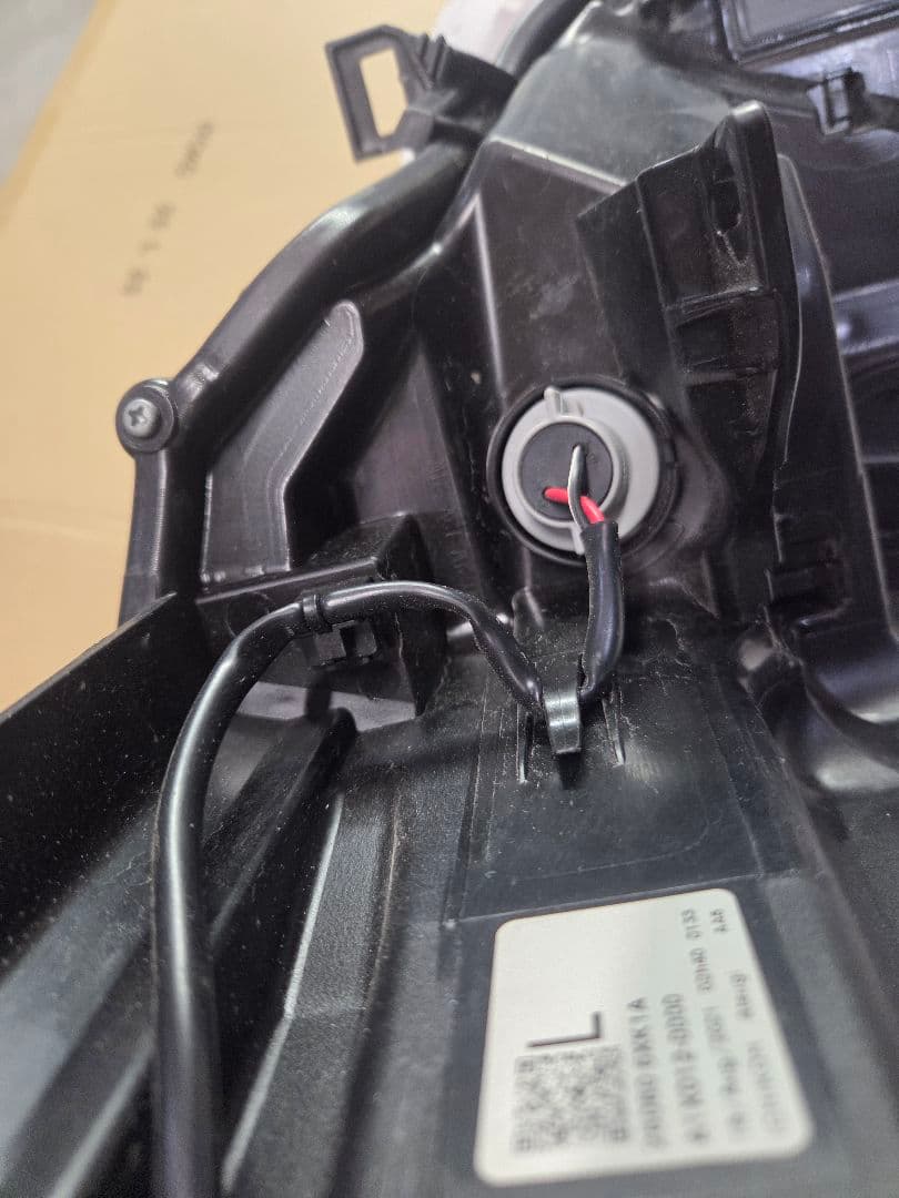 日産 E13ノート左側ヘッドランプ 部番26075-6XK4A