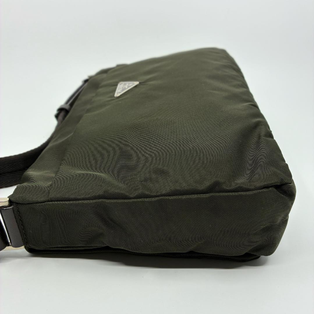 美品 PRADA プラダ ナイロン ショルダーバッグ カーキ A1359B1