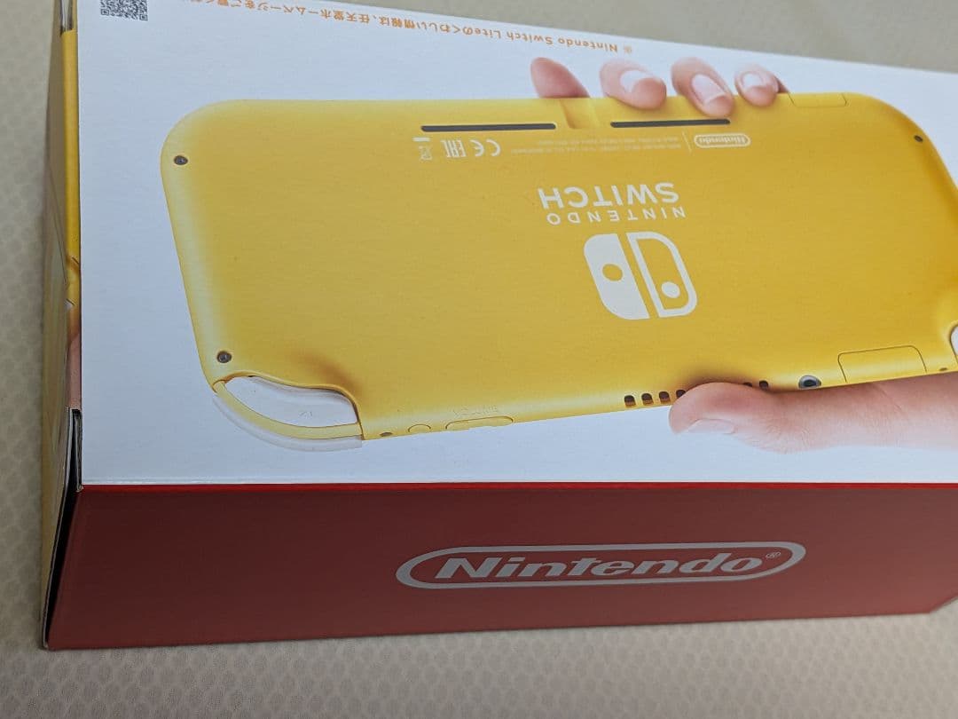 Nintendo Switch Lite イエロー 本体　箱、充電器付