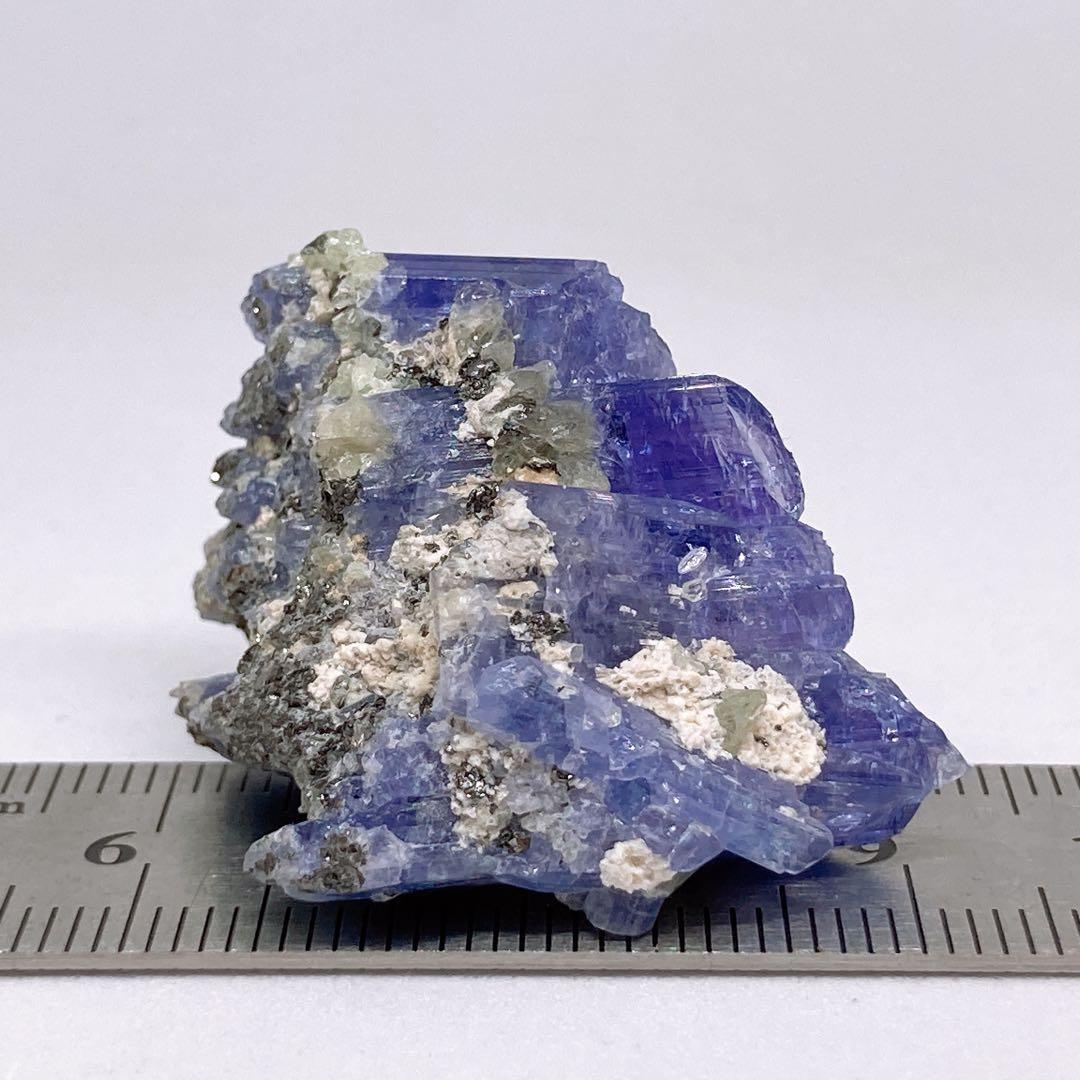 タンザナイト　原石　鉱物標本　天然石　102