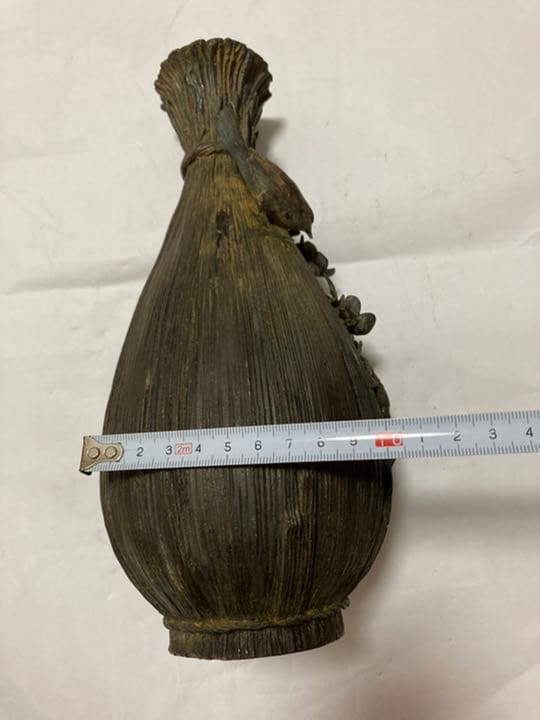 古銅製花瓶，時代物，在銘あり，重約2000克。