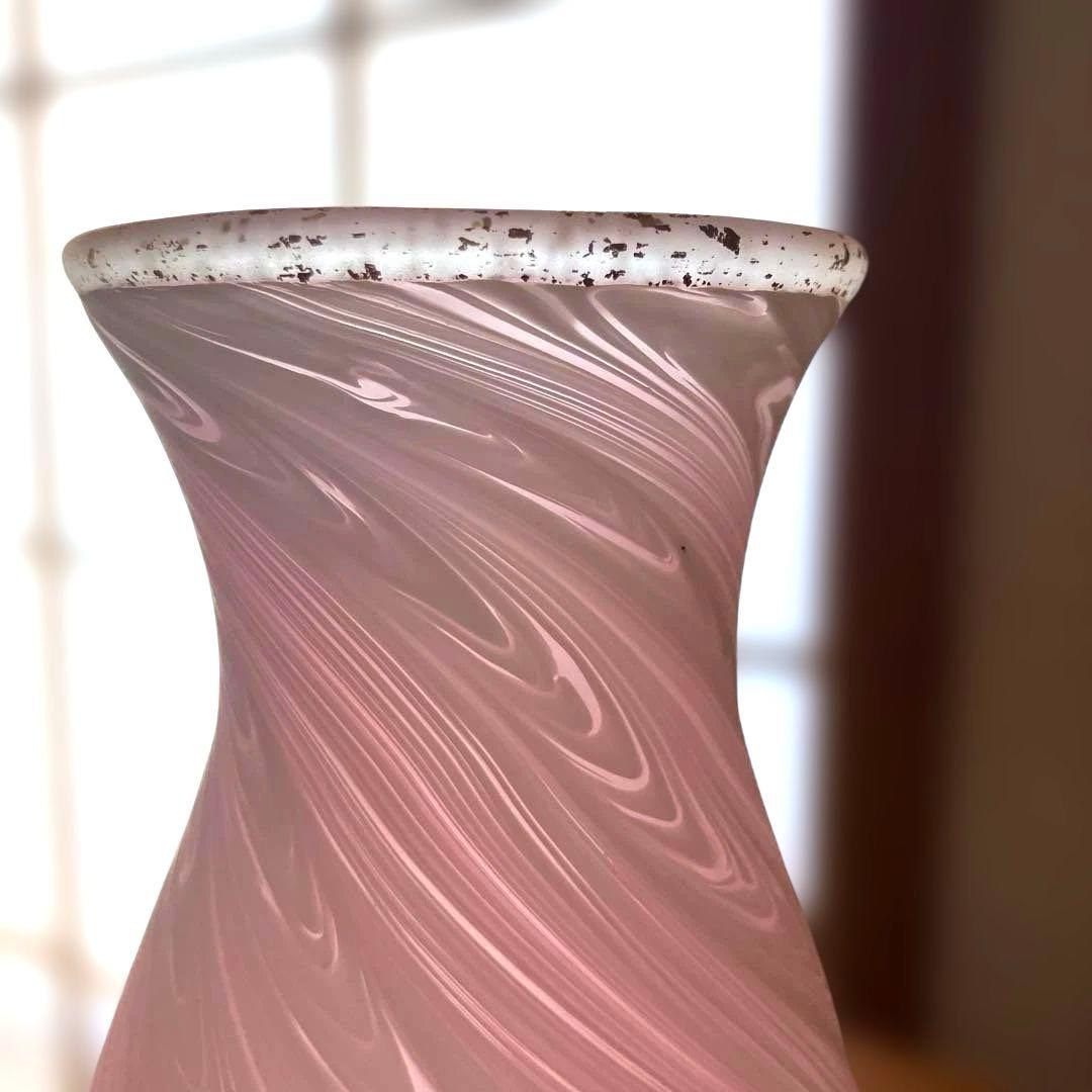 北一硝子？廣田硝子？昭和レトロ花瓶　台付　マーブル　ピンク