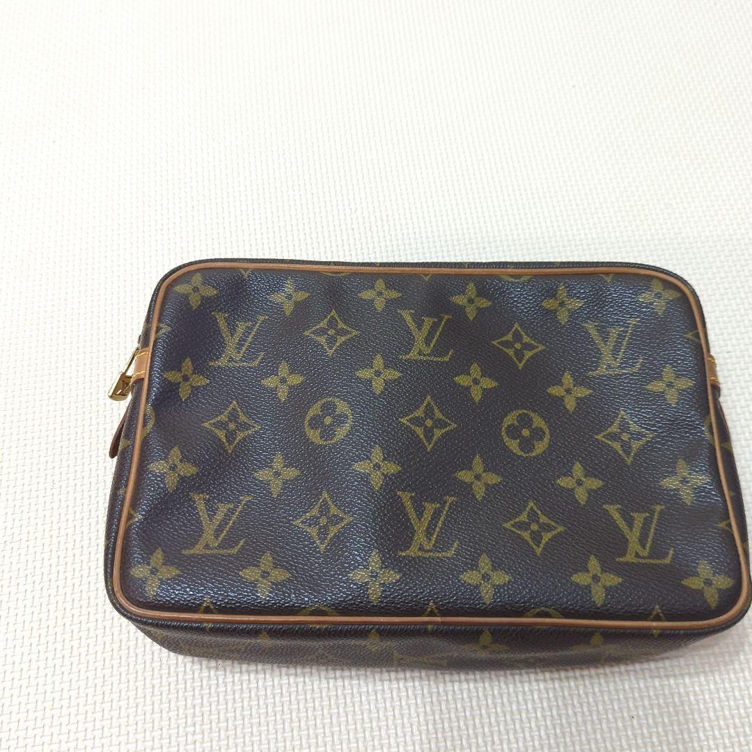 ヴィトンのセカンドバッグ