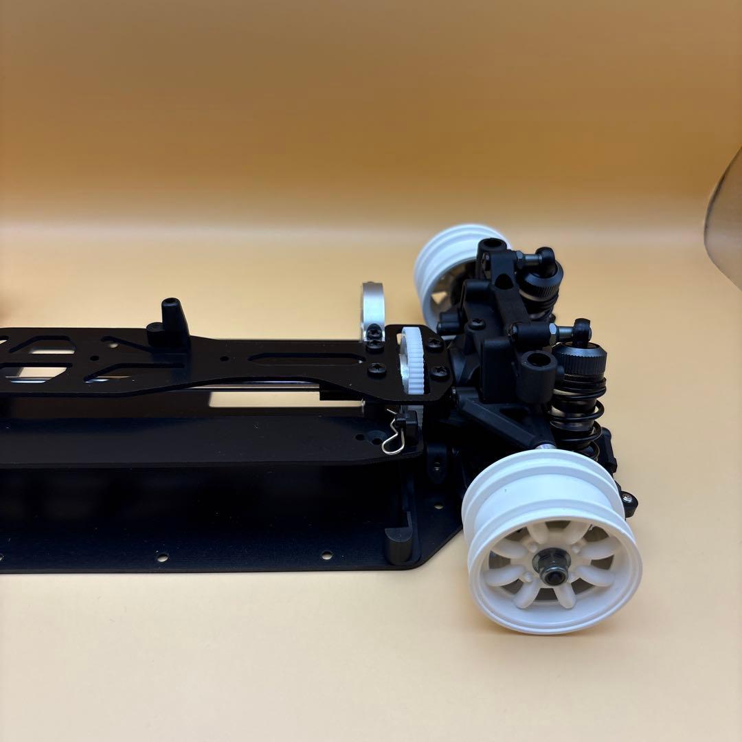 ABCホビー　genetic ニッサンサニートラック　四輪駆動シャシーとボディー