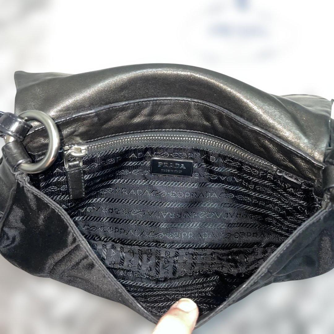 PRADAブラック ナイロン✖︎ラム革ショルダーバッグ シルバー金具　タッセル