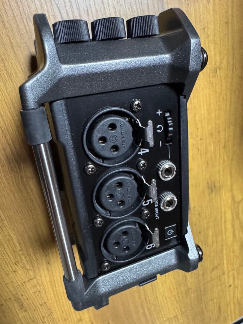 ZOOM F6 マルチトラックフィールドレコーダー