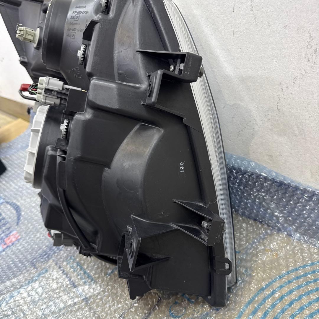 売切り値下げ⭐︎新品に近いE51ヘッドライト