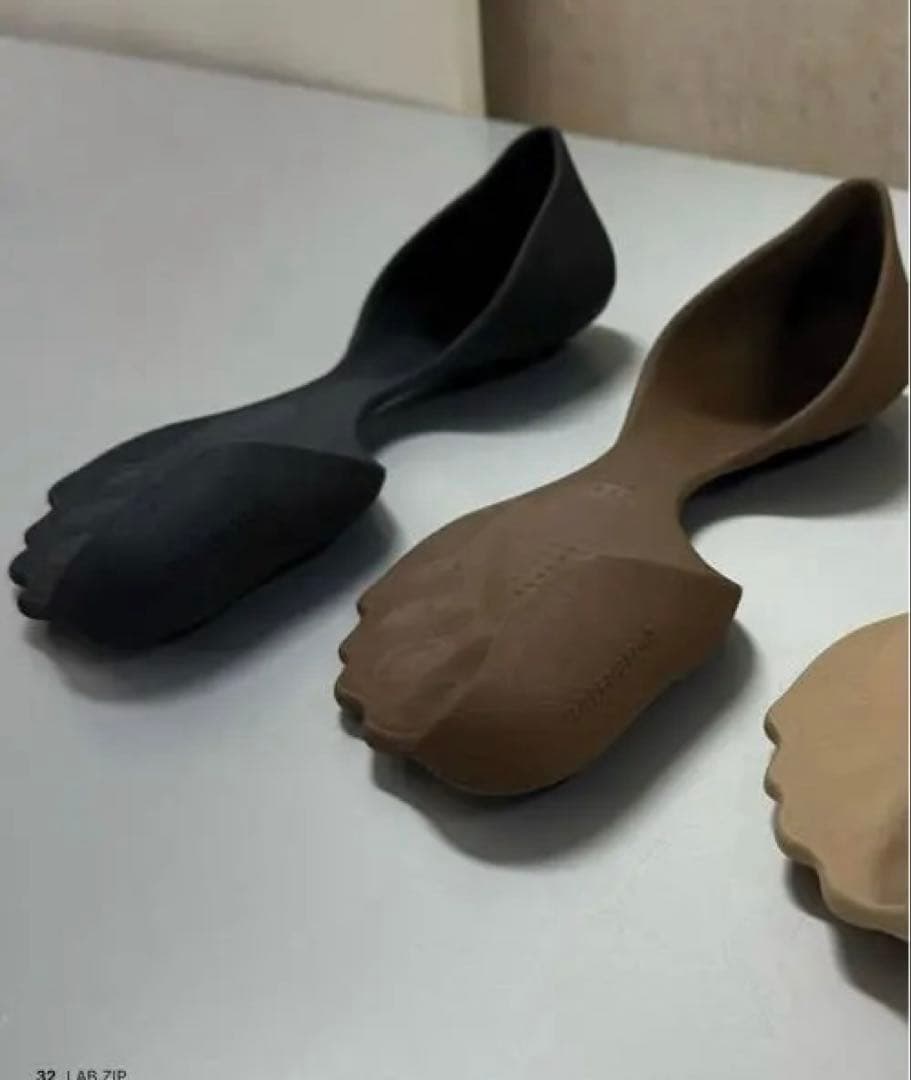 バレンシアガ　元ネタ　【iguaneye】サンダル　kikokostadinov