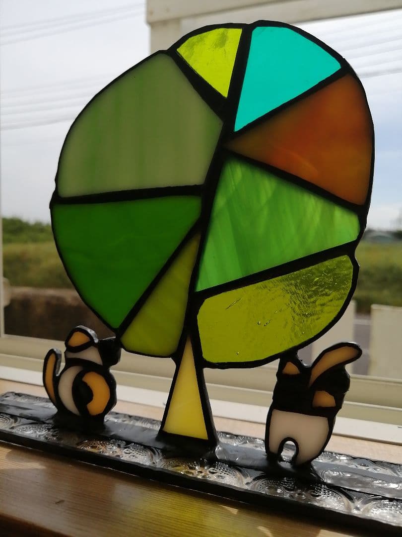 緑の木と三毛猫さん