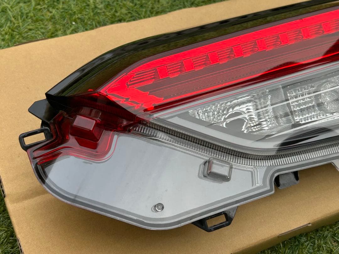 RAV4 リアランプ　寒冷地用　81581-42092