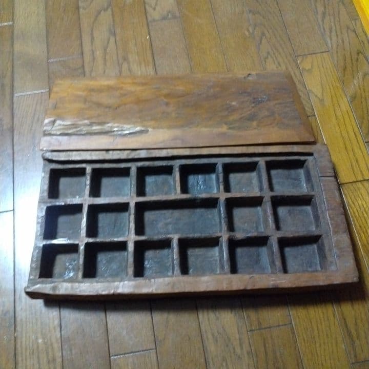 インドネシア古木製 物入れ