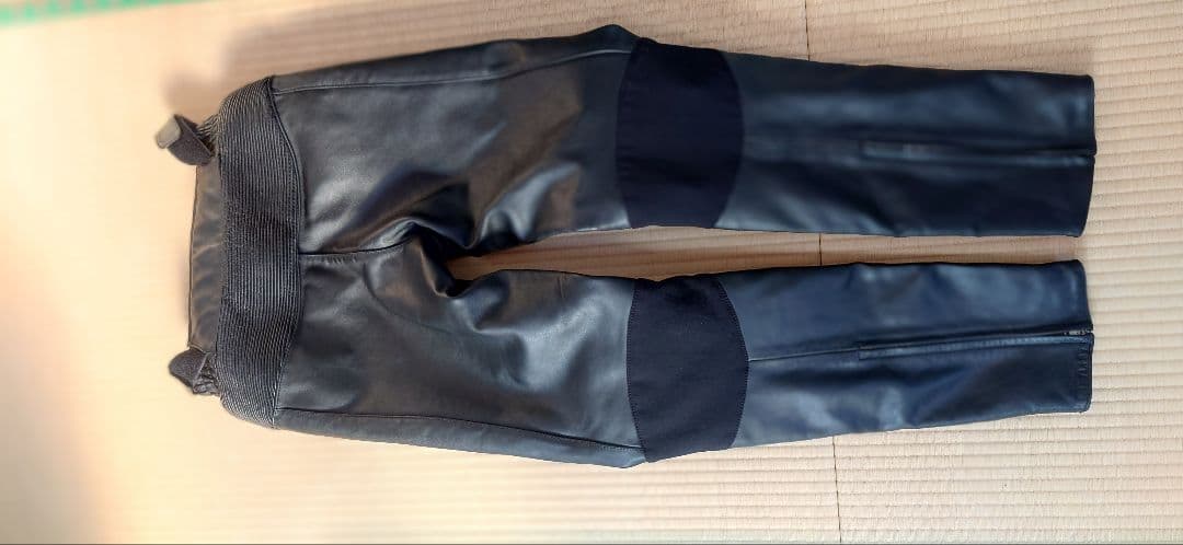 クシタニ レザーパンツ ブラック