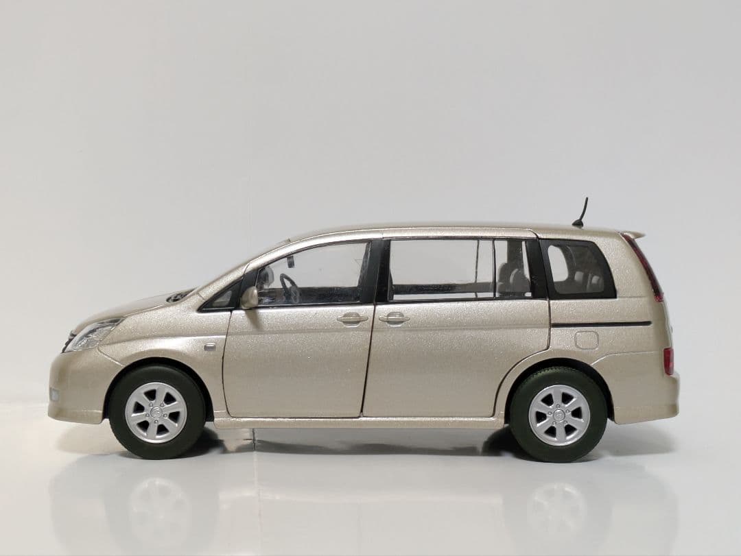 トヨタ ISIS アイシス 1/30 カラーサンプル プルバックカー