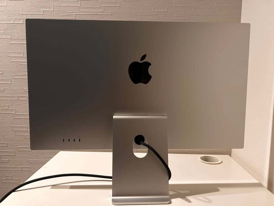 Apple Studio Display 標準ガラス傾きを調達　美品