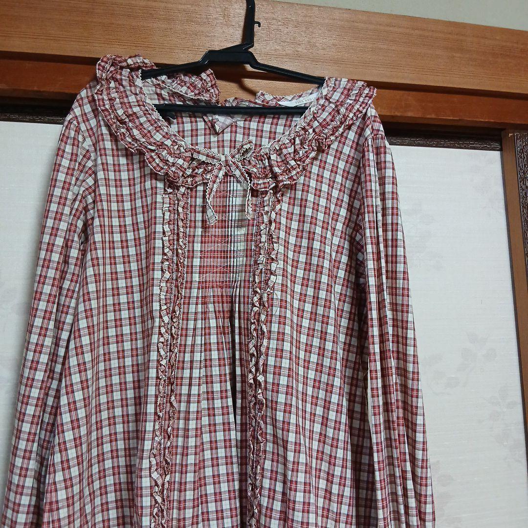 フリル付き赤白チェック長袖ブラウス