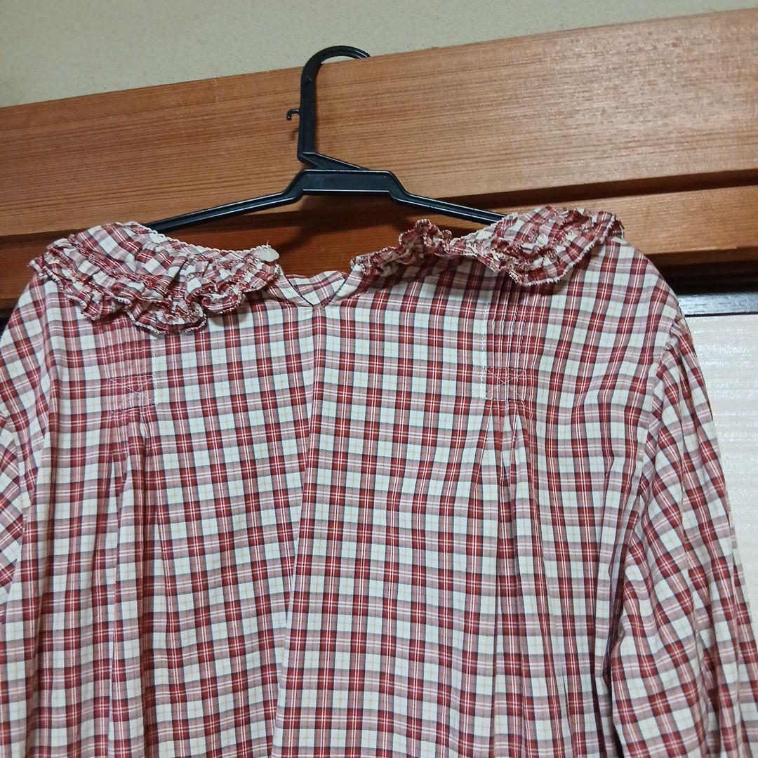 フリル付き赤白チェック長袖ブラウス