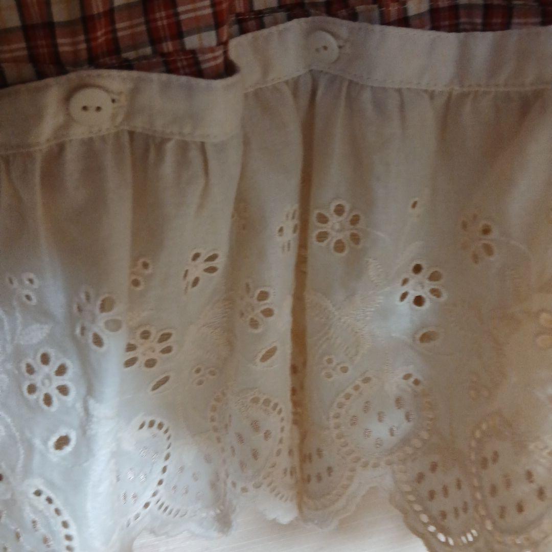 フリル付き赤白チェック長袖ブラウス