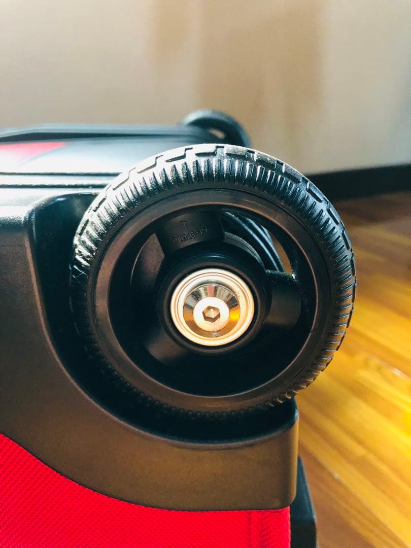 VICTORINOX　ヴィクトリノックス　キャリーカート スーツケース　赤色