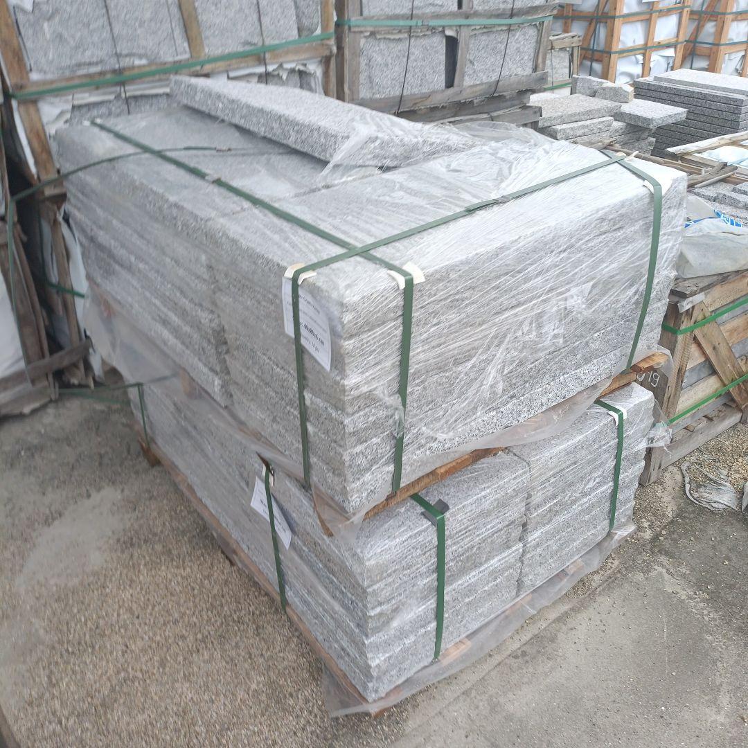 ベトナム産白敷石五面のみぎり仕上げ 400✕800✕60ミリ一箱18枚入り