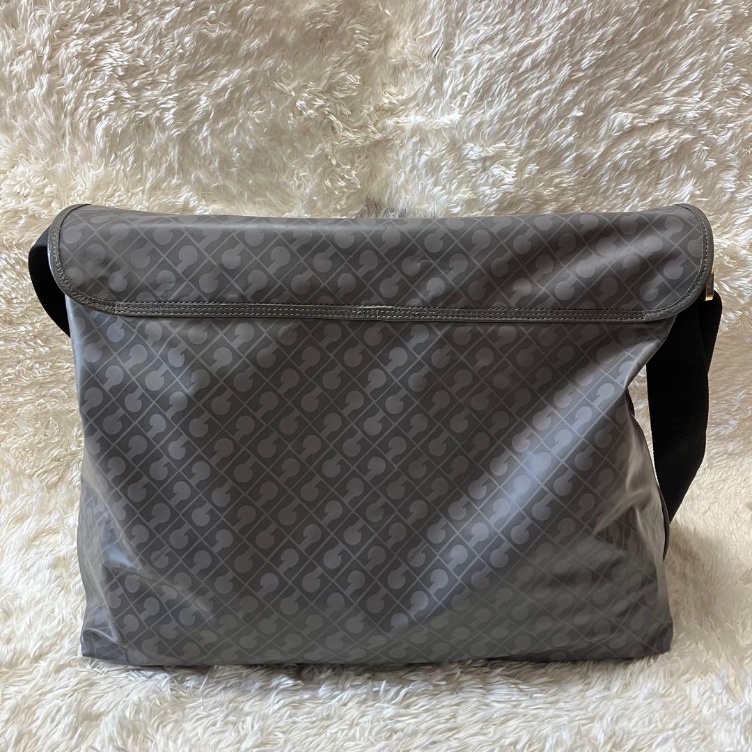 【あん様　ゲラルディーニ　ショルダーバッグ　メッセンジャーバッグ