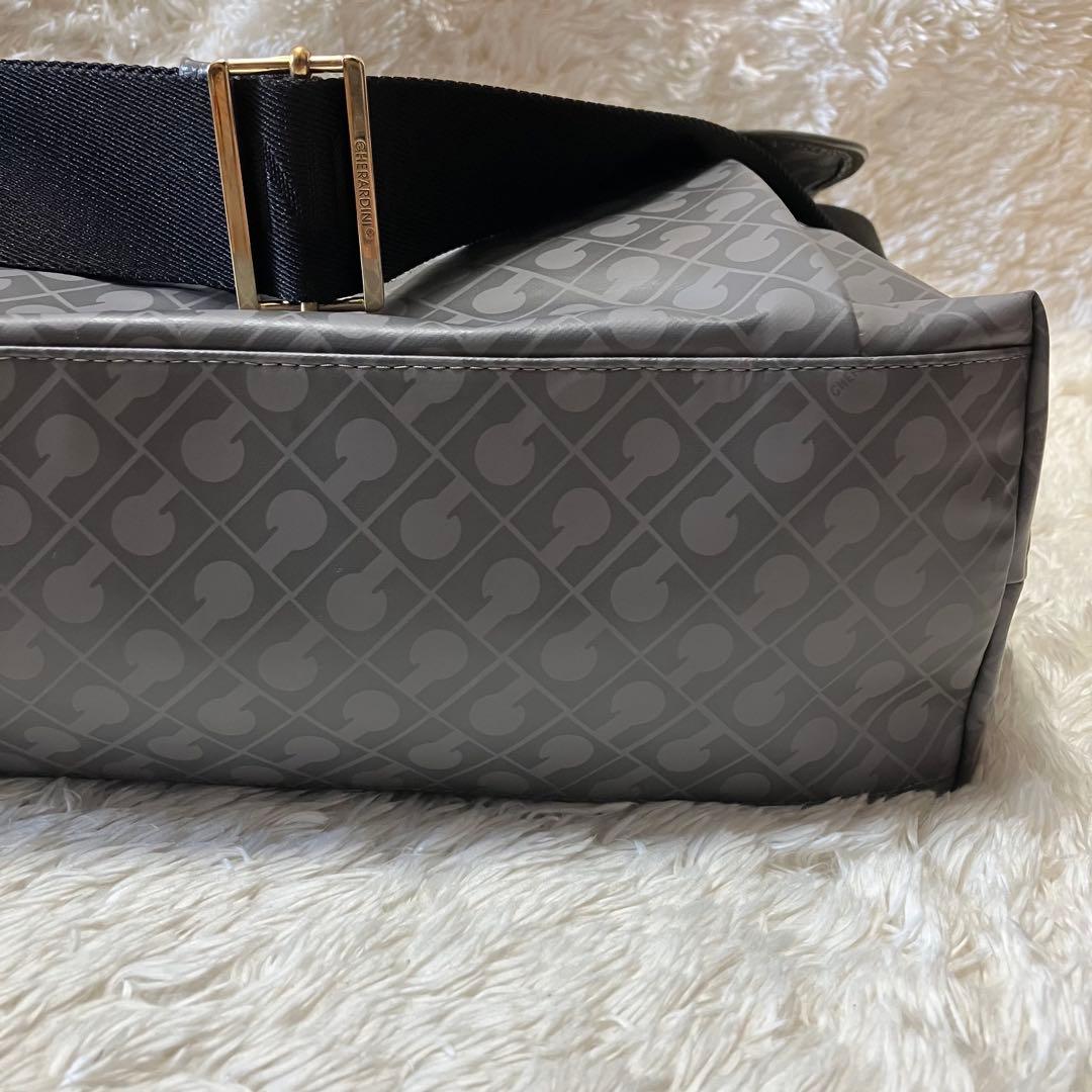 【あん様　ゲラルディーニ　ショルダーバッグ　メッセンジャーバッグ