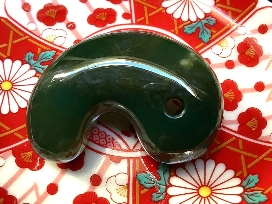 ✳入手無理の1点‼️青緑の碧玉勾玉　出雲石*再結晶線入り*赤線入り　コレクション‼️