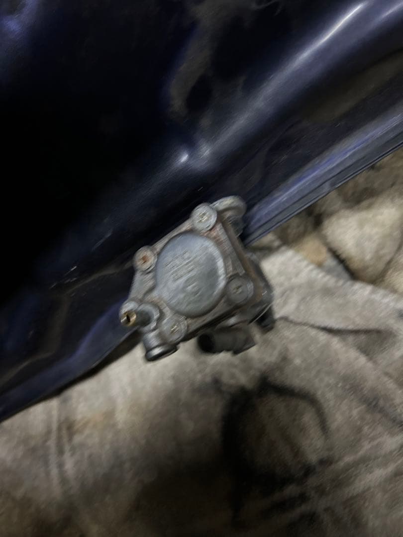 xjr400 rh02j タンク　燃料バルブ、センサー付　鍵付き