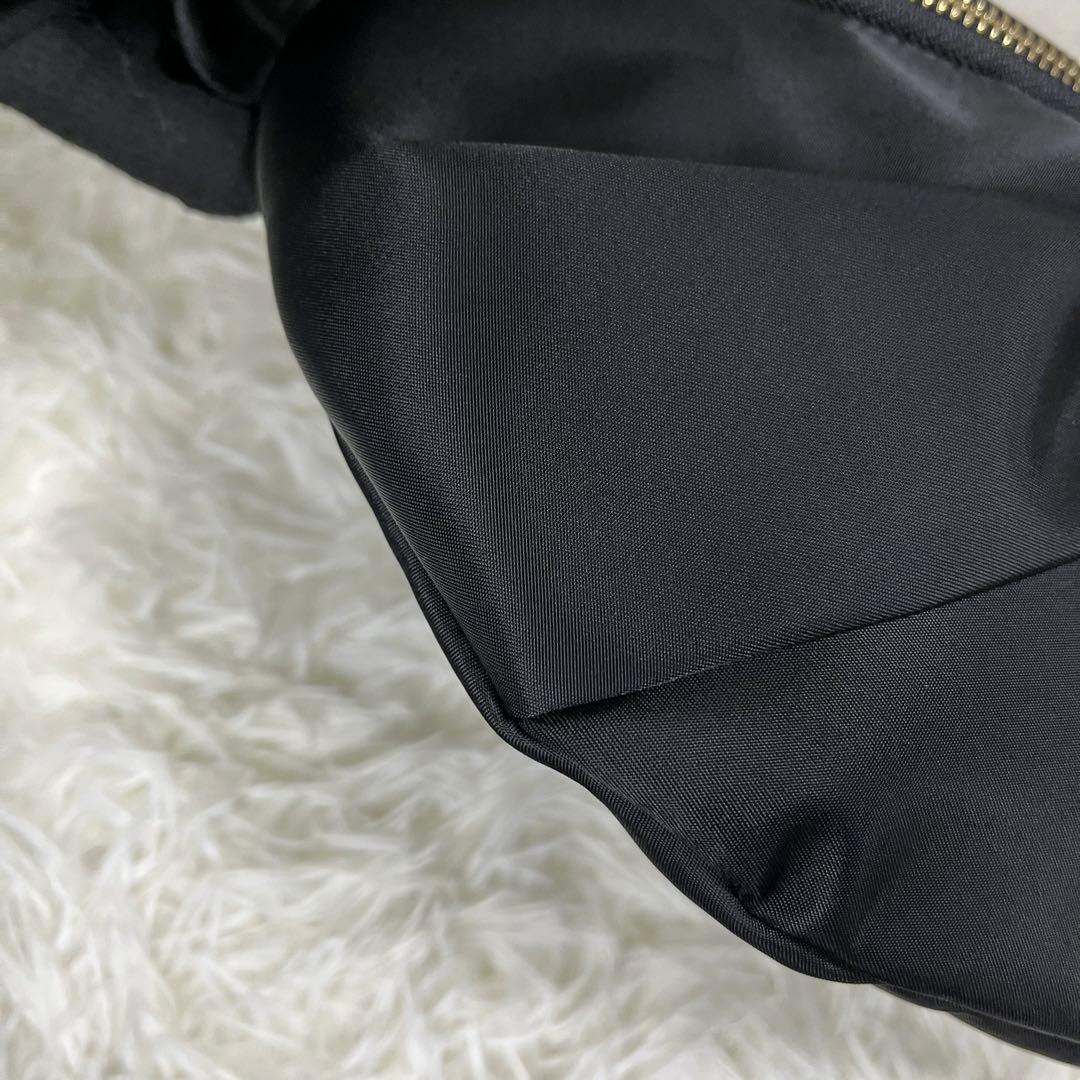 【美品】トッカ RIBBON KNOT ボディバッグ ナイロン 黒