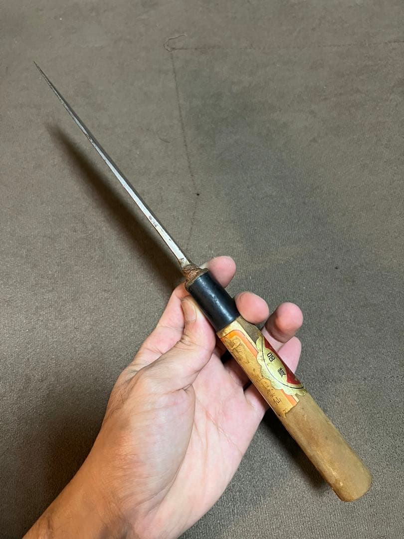 小山手作り包丁3本と模様入りのダガーナイフ1本のセットです。