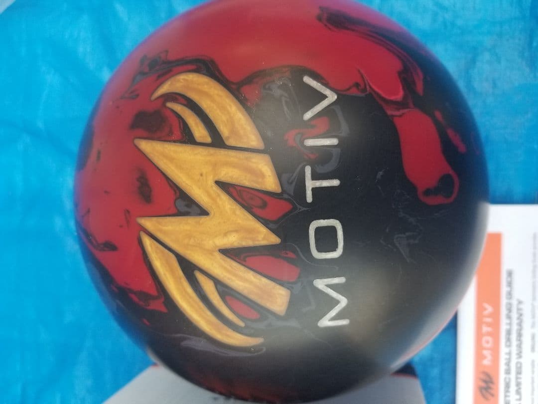 MOTIV REVOLT 2020 ボウリングボール 15ポンド新品値下げ
