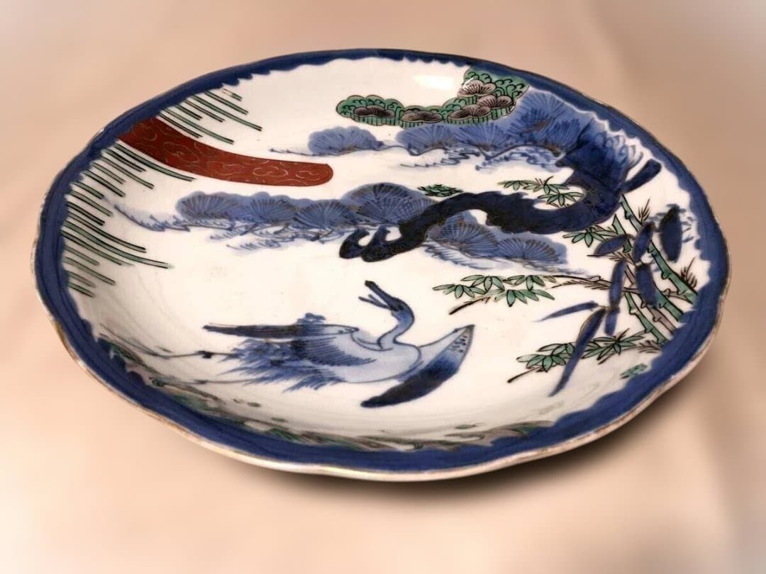 【九谷焼】29.6cm 　目跡 『松竹・立浪に鶴文様 金彩色絵大皿』