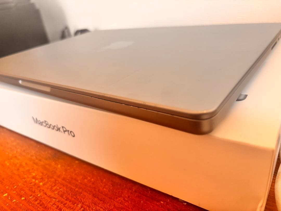 Macbook Pro M1 Pro 14インチ スペースグレイ512GB