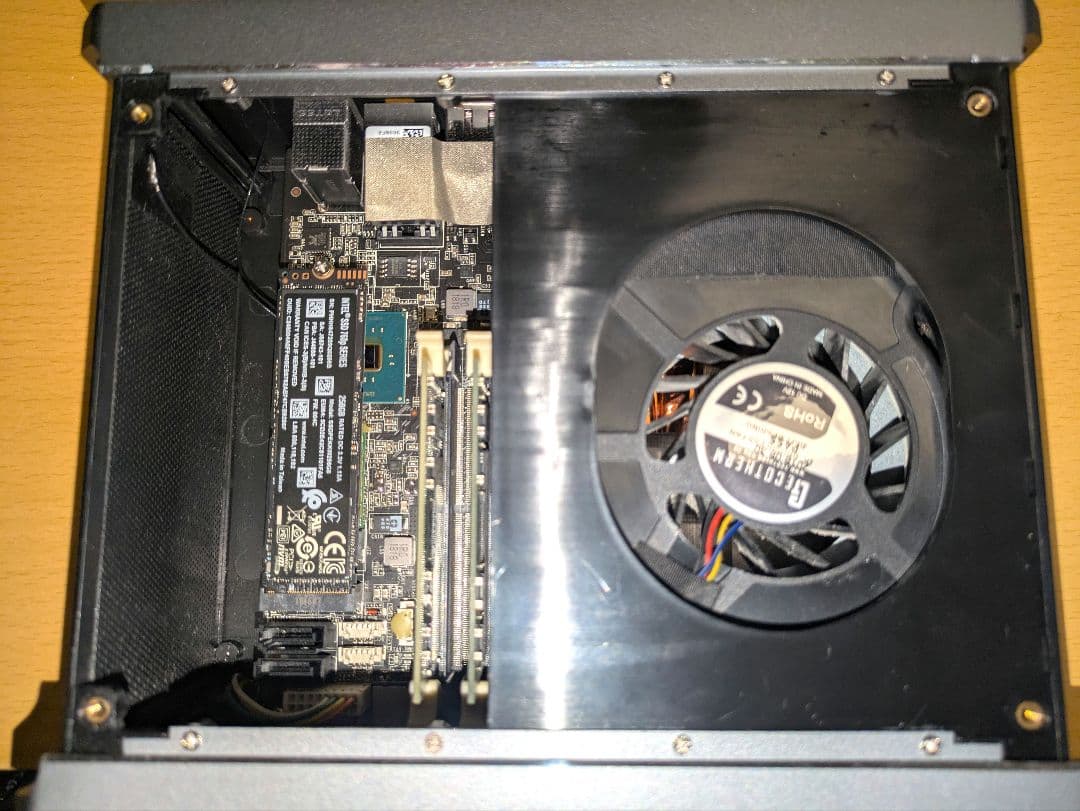 CHUWI　小型PC　HiGame