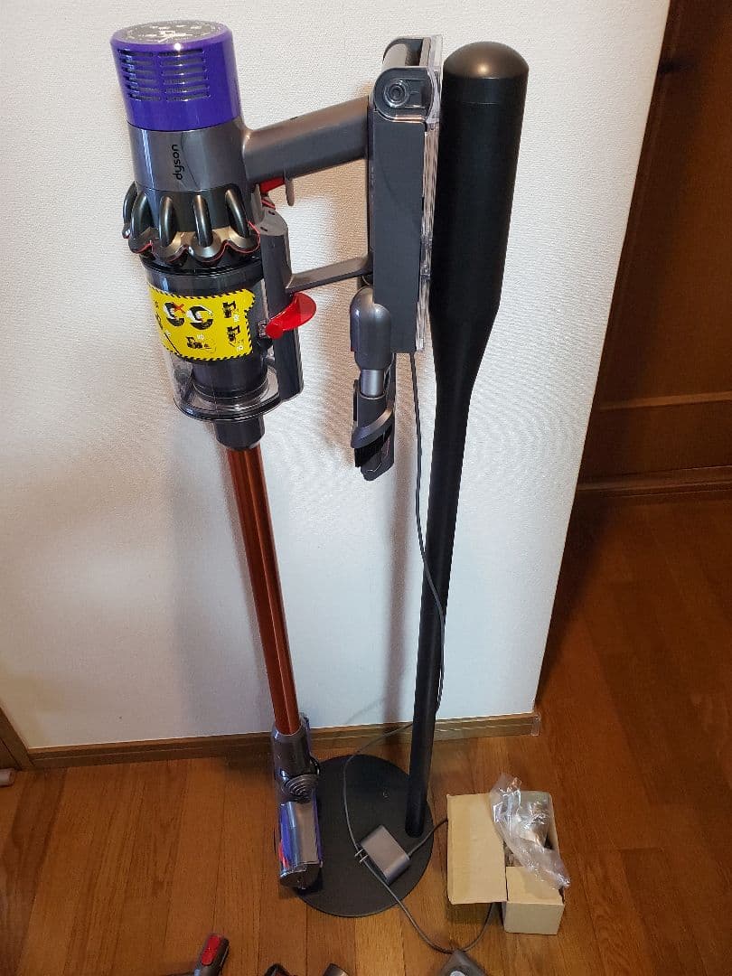 値下げ　Dyson V10　分解清掃動作確認済　スタンド　予備新品バッテリー付