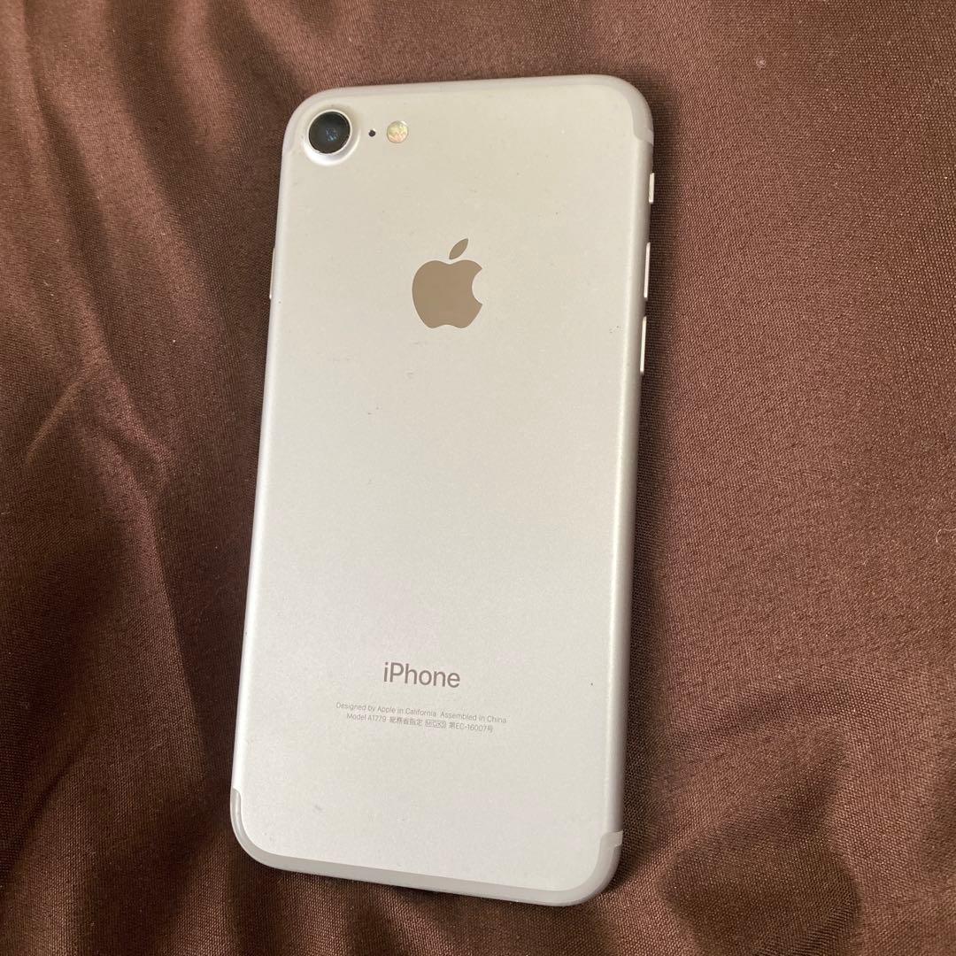 Apple iPhone 7 シルバー