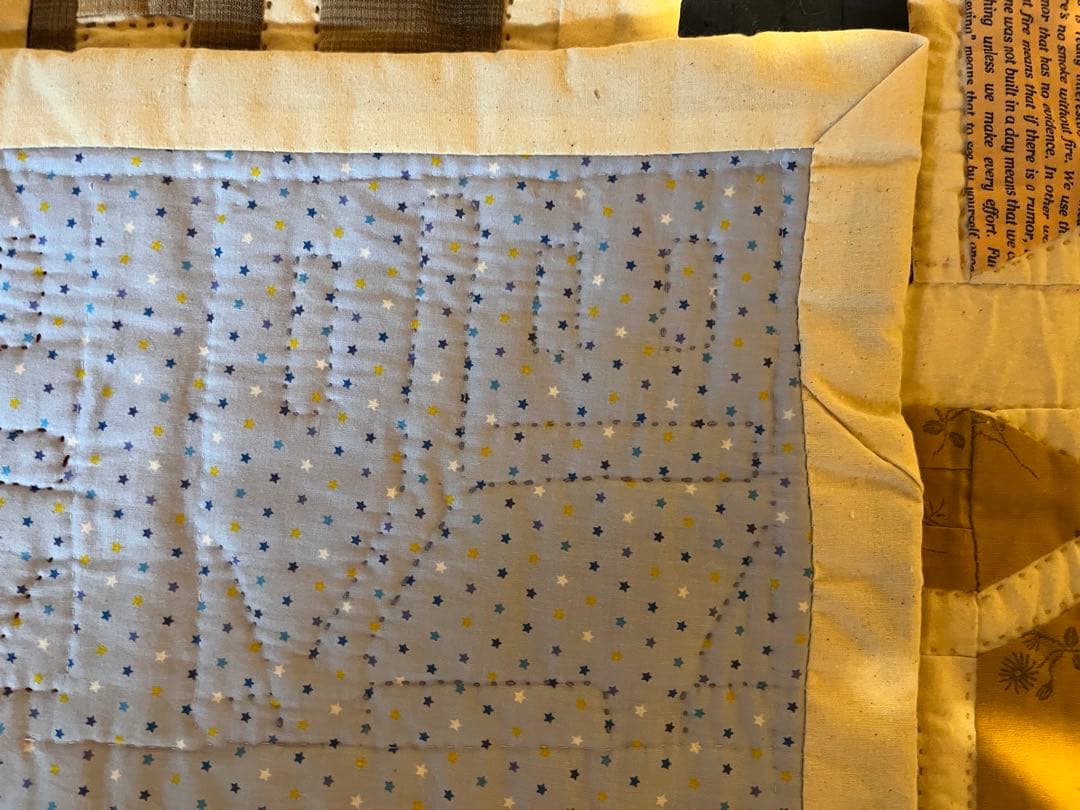 値下げ！手縫いパッチワーク　ハウス柄 ベッドカバー大サイズ200×113㎝