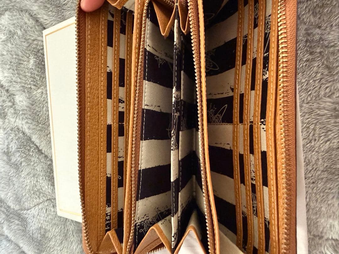 お値下価格☆美品☆ヴィヴィアンウエストウッド☆EXECUTIVE ラウンドジップ